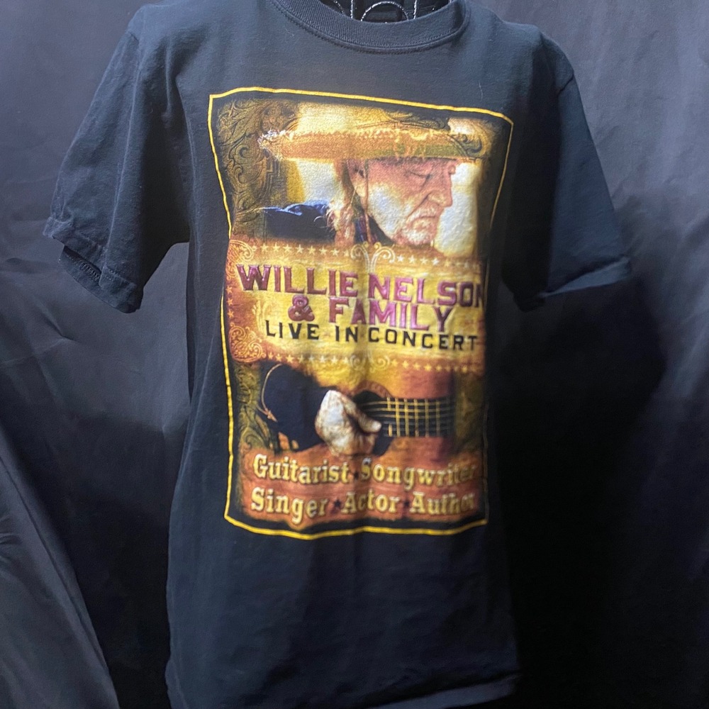 Willie Nelson & Family Live In Concert Graphic T-Shirt Guitarist‎ Singer